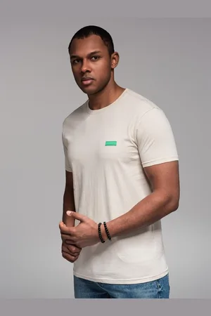 Ombre Clothing Męski t-shirt bawełniany z zieloną naszywką na piersi – złamana biel V5 OM-TSCT-0151