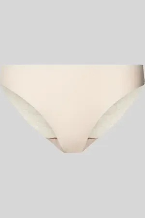 Triumph Figi z obszyciem koronką