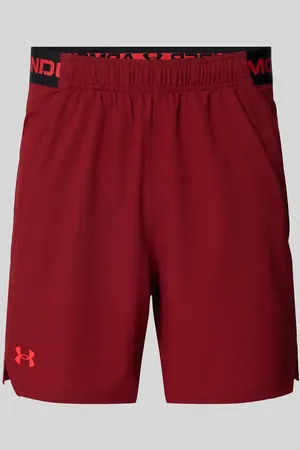 Under Armour Szorty o kroju regular fit z nadrukiem z logo