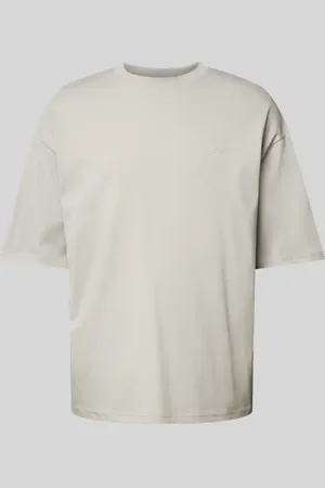 Review T-shirt o kroju oversized z nadrukiem z logo