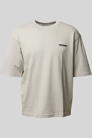 Review T-shirt o kroju oversized z nadrukiem z logo
