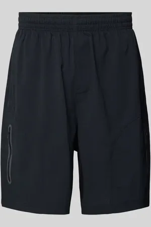 Under Armour Szorty o kroju relaxed fit z kieszenią zapinaną na zamek błyskawiczny model ‘Unstoppable’