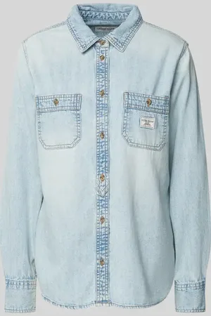 Guess Bluzka jeansowa o kroju regular fit z nakładanymi kieszeniami na piersi