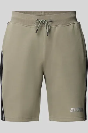 Guess Szorty dresowe o kroju relaxed fit z nadrukiem z logo model ‘MICKEY’