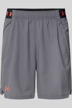 Under Armour Szorty o kroju regular fit z rozcięciami po bokach model ‘Vanish’
