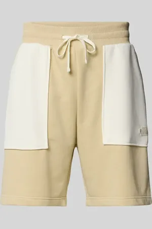 The North Face Szorty z dzianiny dresowej o kroju regular fit z nakładanymi kieszeniami model ‘TERRY’