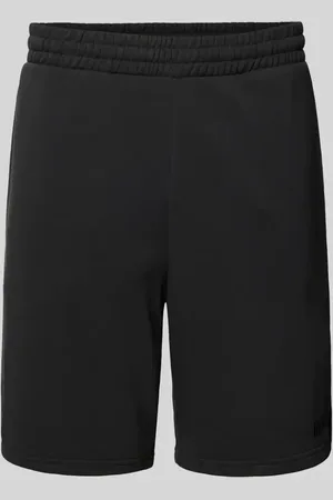 Review Szorty z dzianiny dresowej o kroju relaxed fit z wyhaftowanym logo