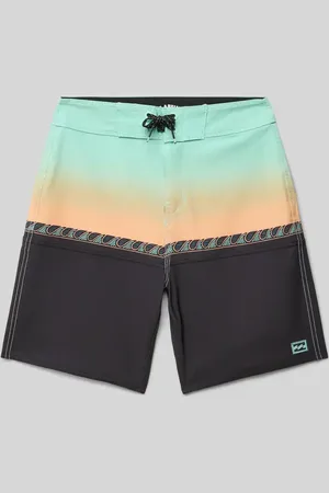 Billabong Spodenki kąpielowe z prostą nogawką i detalami z logo model ‘FIFTY50 PRO’