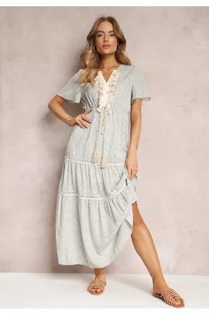 Renee Jasnoniebieska Sukienka Boho z Chwostami i Ażurowymi Zdobieniami Poniti