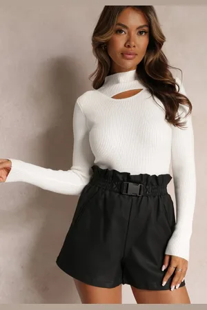 Renee Czarne Szorty z Ekoskóry przed Kolano High Waist z Ozdobną Klamrą i Gumką w Pasie Helens