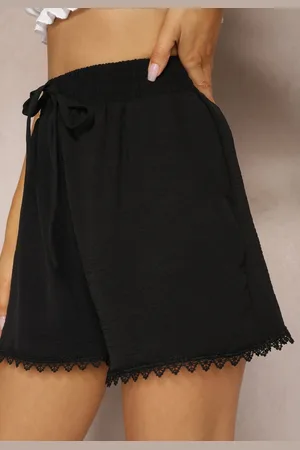 Renee Czarne Szorty High Waist z Wiskozą i Bawełną Ozdobione Koronką i Gumką w Pasie Tadea