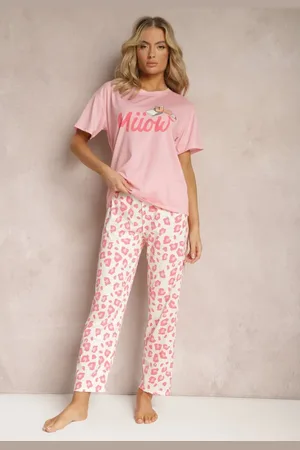 Renee Jasnoróżowy Komplet Piżamowy T-shirt z Nadrukiem i Proste Spodnie w Cętki i Szorty Nirelsa