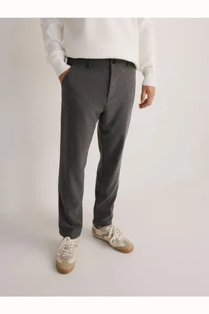 Reserved Spodnie chino slim z wiskozą