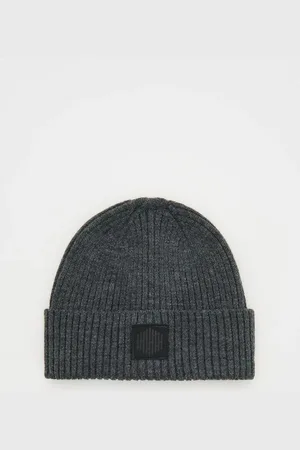 Reserved Czapka beanie z naszywką