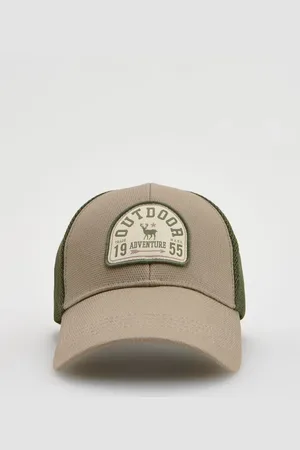 Reserved Czapka trucker z naszywką