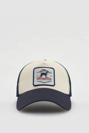 Reserved Czapka trucker z naszywką