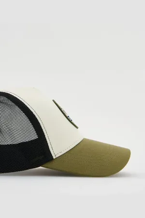 Reserved Czapka trucker z naszywką