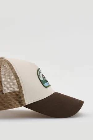 Reserved Czapka trucker z naszywką
