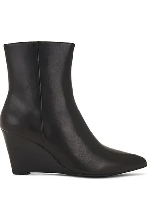Intentionally blank Fang Boot
