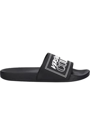 VERSACE Buty, Mężczyzna, Czarny, 40 EU, Czarne Sandały Slide z Relief Logo