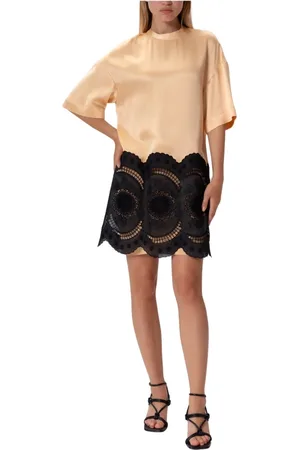 Stella McCartney Sukienki, Kobieta, Beżowy, M, Satyna, Sukienka w kwiaty z haftem
