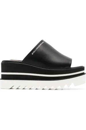 Stella McCartney Buty, Kobieta, Czarny, 39 EU, Czarne sandały na platformie z nadrukiem logo
