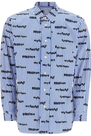 Comme des Garçons Koszule, Mężczyzna, Niebieski, L, Bawełna, Koszula w paski z nadrukiem i napisami