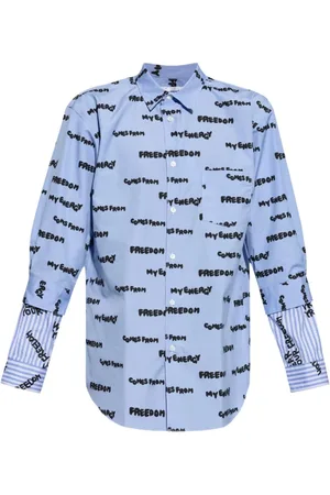 Comme des Garçons Koszule, Mężczyzna, Niebieski, S, Bawełna, Niebieska koszula z nadrukiem sloganu