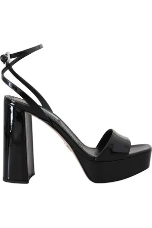 Prada Buty, Kobieta, Czarny, 39 EU, Skóra, Czarne Lakierowane Sandały na Koturnie z Paskiem na Kostce