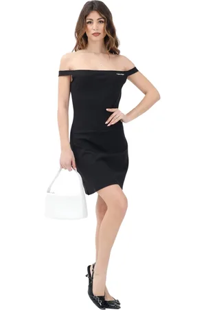 Calvin Klein Sukienki, Kobieta, Czarny, M, Czarna Krótka Sukienka w Stylu Off-Shoulder