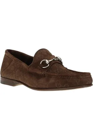 Gucci Buty, Mężczyzna, brązowy, 39 EU, Zamsz, Zamszowe Mokasyny z Klamerką i Srebrnymi Akcentami