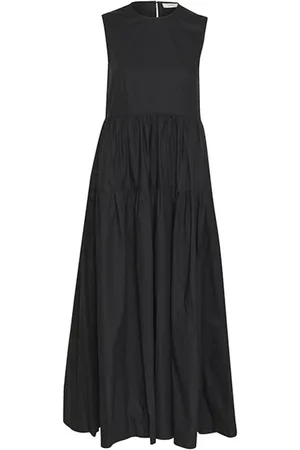 INWEAR Sukienki, Kobieta, Czarny, M, Elegancka Czarna Długa Sukienka z Falbanami