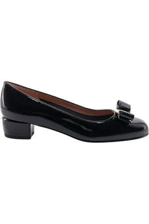 Salvatore Ferragamo Buty, Kobieta, Czarny, 34 1/2 EU, Bawełna, Czarne Czółenka z Kultową Kokardą Vara