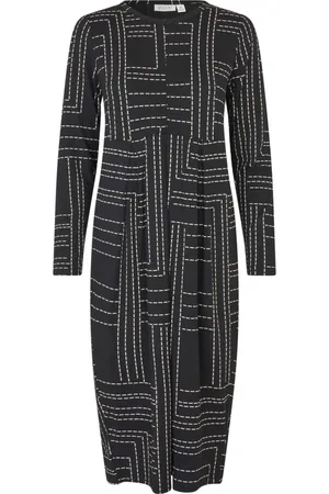 Masai Sukienki, Kobieta, Czarny, M, Elegancka Czarna Sukienka z Dekoltem w łódkę