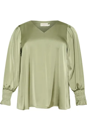 Kaffe Bluzki, Kobieta, Zielony, 4XL, Poliester, Elegancka Bluzka z dekoltem V i mankietami typu smock