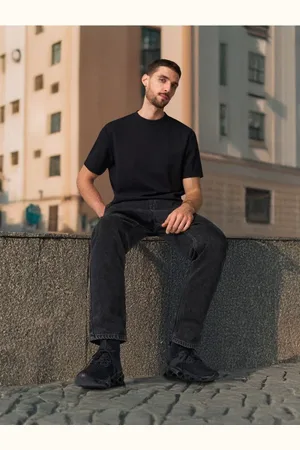 Sinsay Wiązane sneakersy w klasycznej czerni