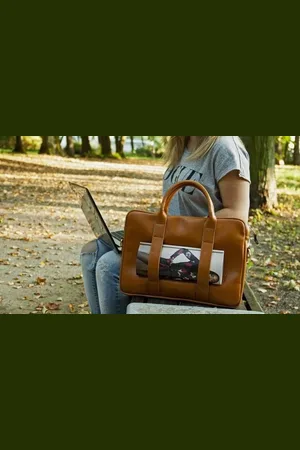 Solier Skórzana torba na laptopa Felice Gold FG04 brązowy vintage