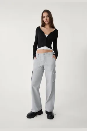 Stradivarius Spodnie cargo o prostym kroju 32