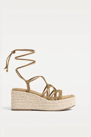 Stradivarius Buty na koturnie z juty z wiązaniem