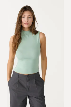 Stradivarius Dopasowana koszulka basic z półgolfem S
