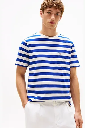 Tommy Hilfiger T-shirt o regularnym kroju z kieszonką