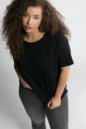STUDIO UNTOLD Luźny T-shirt Basic