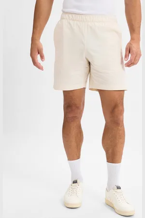adidas Męskie szorty - pluszowa bluza Santa Cruz Big Dice łączy miękki pluszowy materiał z efektownym wzorem w kostkę - idealna do swobodnego stylu streetwear.