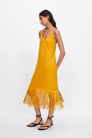 Zara Kobieta Sukienki - Sukienka z tkaniny strukturalnej z frędzlami